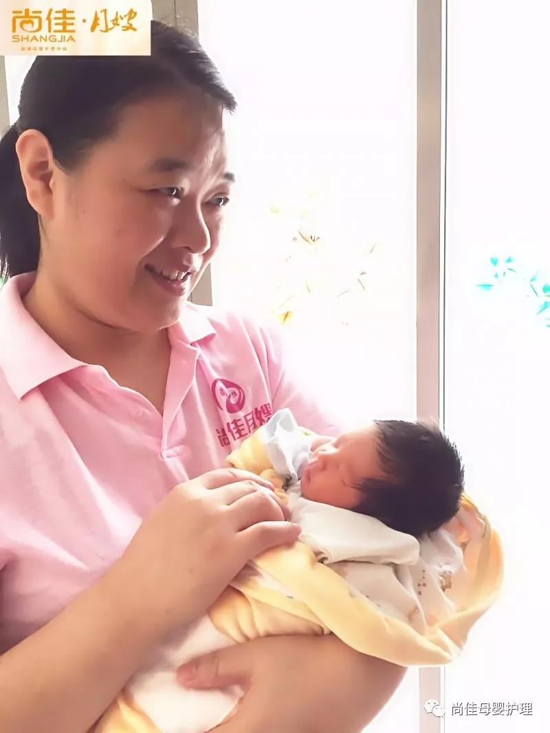 尚佳專業(yè)月嫂 | 母親生病丨 是否需停止哺乳？